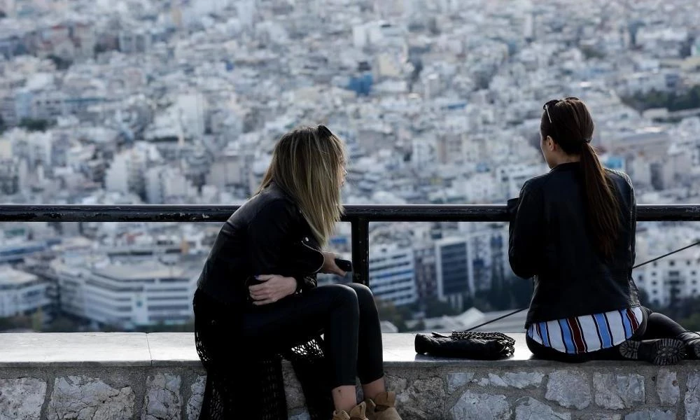 Καταλυτικός ο ρόλος της στεγαστικής κρίσης στο δημογραφικό - Τι βρίσκουν οι νέοι μπροστά τους